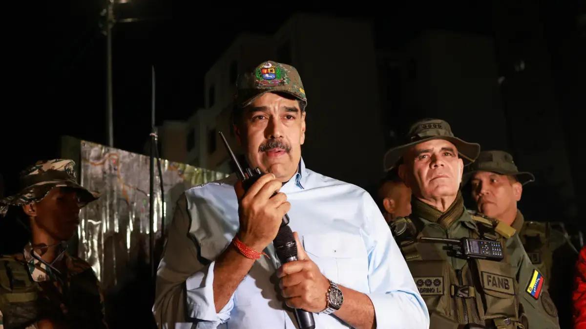 Nicolás Maduro señala que EE. UU. prepara ‘agresión’ de ‘carácter militar’ contra Venezuela y que leyes internacionales lo habilitan para enfrentarla