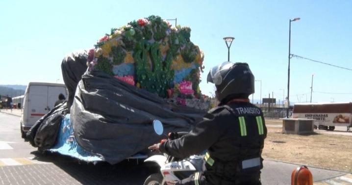 Operativo de tránsito por el traslado de carrozas