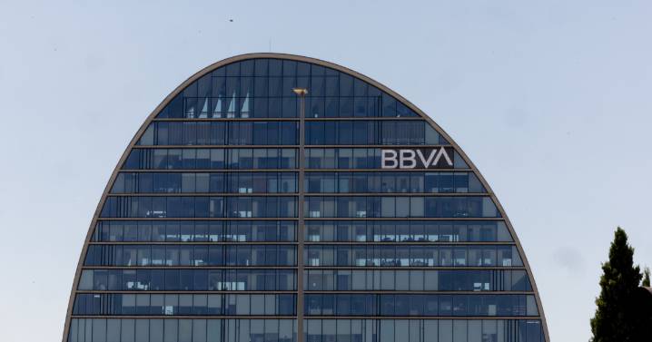 BBVA pausa ciertos objetivos comerciales para que su plantilla se dedique al canje de la OPA