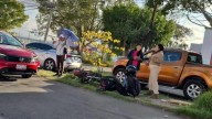 Motociclista con golpes tras chocar con auto en Mercedes Camacho