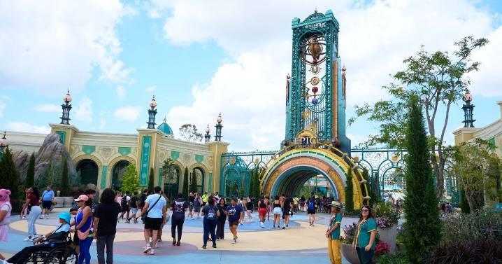 BREAKING Man in his 30s dies after riding rollercoaster at new Universal theme park