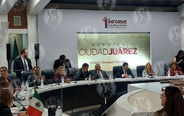 Entrega alcalde a Cabildo su primer informe de gobierno