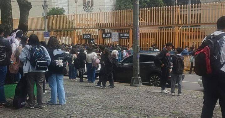 Prepa 8 de la UNAM desalojada por presunta amenaza de bomba: esto es lo que se sabe