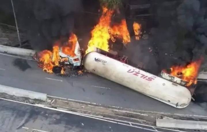 Fallece el chofer de la pipa tras explosión en Iztapalapa