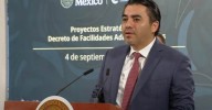 Presentan decreto en apoyo a pequeños productores; desprivatizan 4 mil millones de m³ de agua