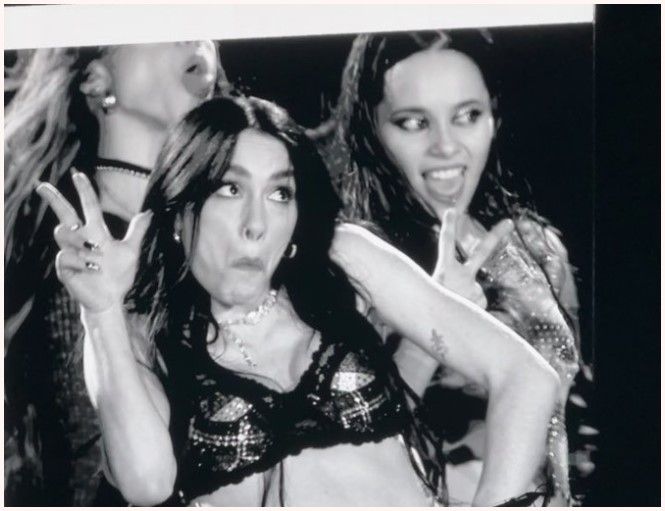 El gesto de Lali Espósito contra Karina Milei en pleno show, tras el escándalo por coimas
