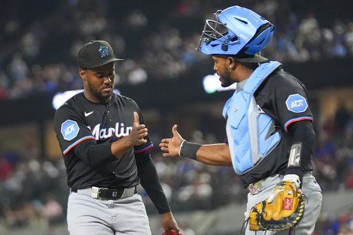 Marlins vencen 6-4 a Rangers en 12 innings e hilan 4ta victoria