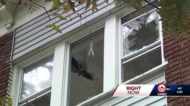 Kansas City apartment fire displaces 3, hydrant fails