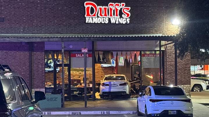 Car crashes into Texas restaurant, injures six people