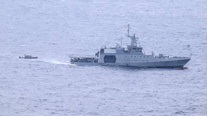 Armada de Colombia disparó por error contra lancha en que iba una alcaldesa: Uno de sus asesores murió por los tiros
