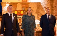 Marta Barrachina recolza la devoció dels veïns de Montanejos participant en la processó de la Verge del Rosari
