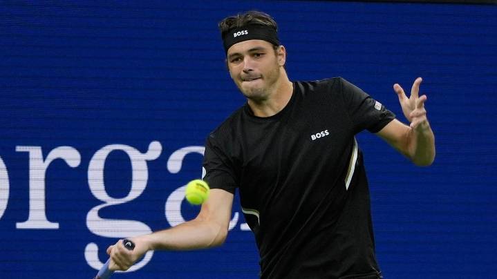 Taylor Fritz wins easily to become last American man standing