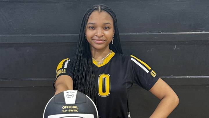 Estudiante de Uniondale nombrada entre las mejores jugadoras de voleibol en Long Island