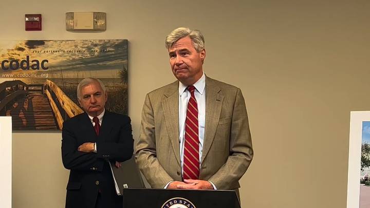 Whitehouse lone abstainer of Democrat panel statement demanding RFK, Jr resignation