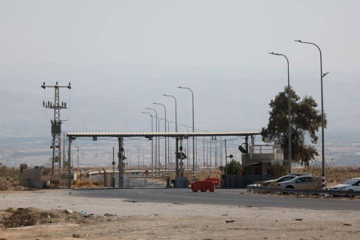 Israel to reopen West Bank crossing to Jordan to passenger traffic only