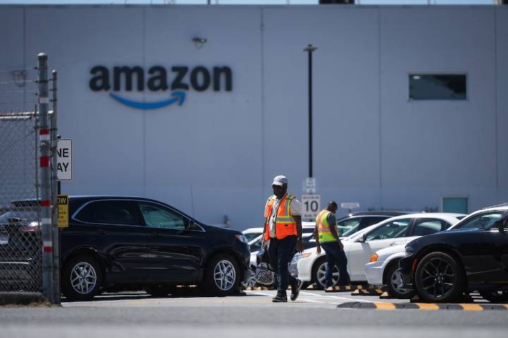 Union leaders to meet with Amazon workers at Delta, B.C., facility ahead of bargaining