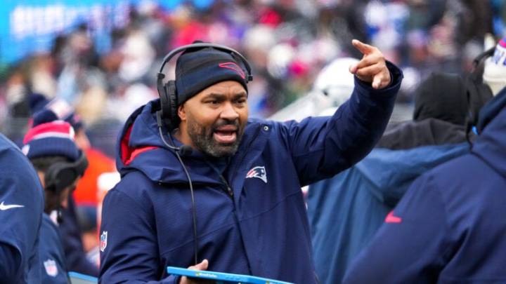 Jerod Mayo makes appearance at Tennessee football game
