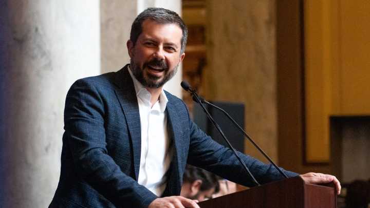 Pete Buttigieg gives firey speech at Indiana anti