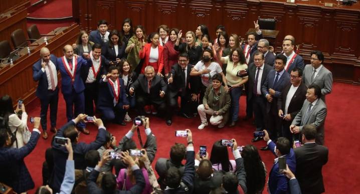 Denuncian que congresistas piden viáticos para asesores incluso en reuniones por Zoom | semana de representación 