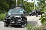 Policías estatales sufren aparatoso accidente en carretera Ramal Norte de Cancún; reportan tres heridos