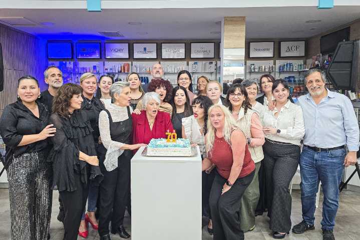 El municipio estuvo presente en los 70 años de Farmacia del Pueblo