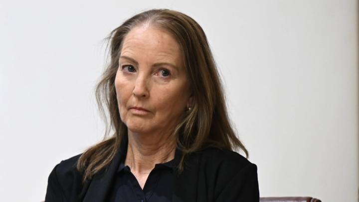 Hardworking bank employee is sacked after being ‘tricked into training her AI replacement’ 