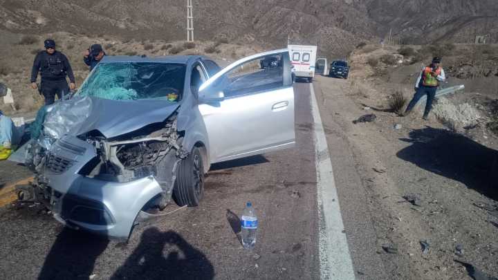Un accidente frontal en Potrerillos dejó una mujer con fractura expuesta y varios heridos leves