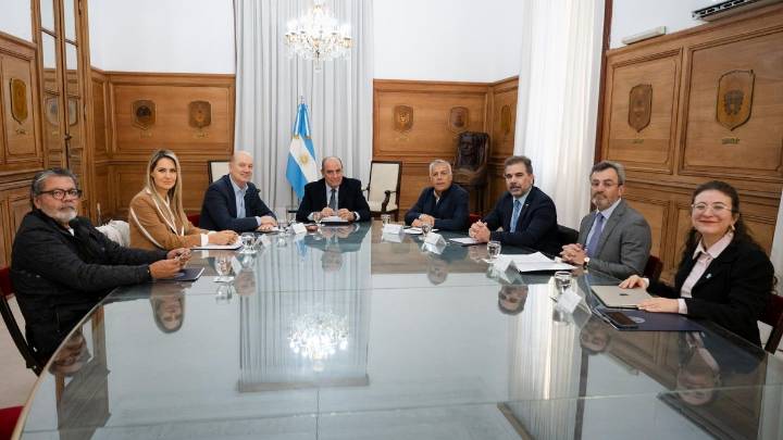 🧩 Gobernabilidad en foco: Milei reactiva el Consejo de Mayo tras presión de EE.UU.