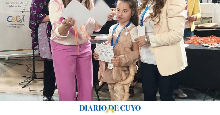 Excolares distinguidos en feria de ciencias