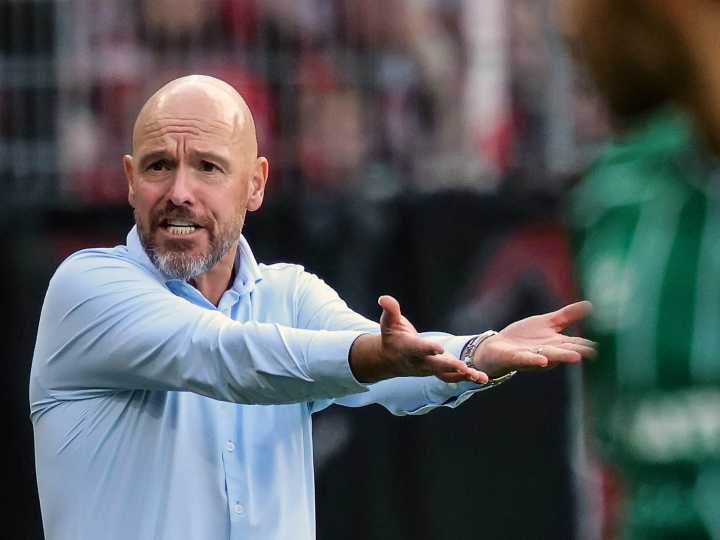El Bayer Leverkusen de los argentinos, sin DT: echaron a Ten Hag después de solo tres partidos oficiales y rompió un récord de la Bundesliga