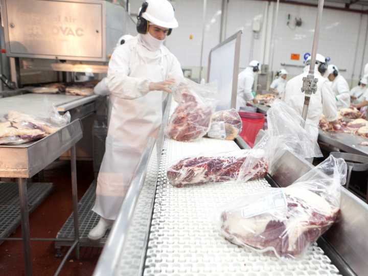 Retenciones cero: el Gobierno aclaró que el esquema sigue vigente para la exportación de carnes avícolas y bovinas