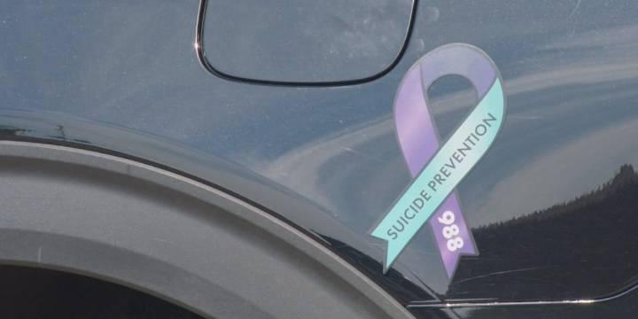 Sioux Falls Police place ribbons on cars for Suicide Prevention Month