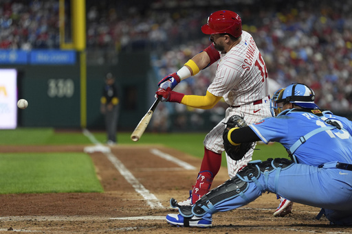 Schwarber llega a 51 vuelacercas para dar la victoria a Filis sobre Reales