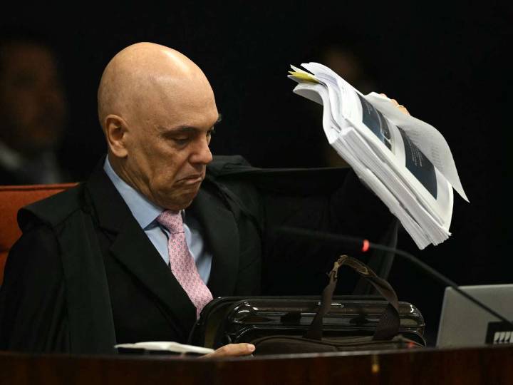 STF inicia veredicto por golpismo contra Bolsonaro; Moraes pide condena