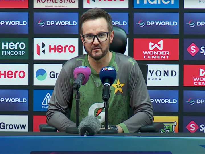 “Just focus on cricket”: Pakistan Coach Mike Hesson