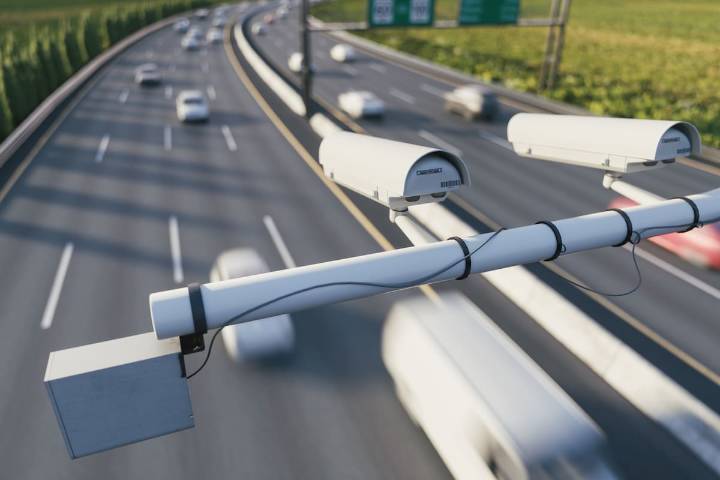 "Hay que mirar al piso". Cuál es el truco para saber dónde hay radares de velocidad al manejar