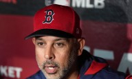 Alex Cora agradece los Red Sox y a su familia por ayudarlo a llegar a las 600 victorias