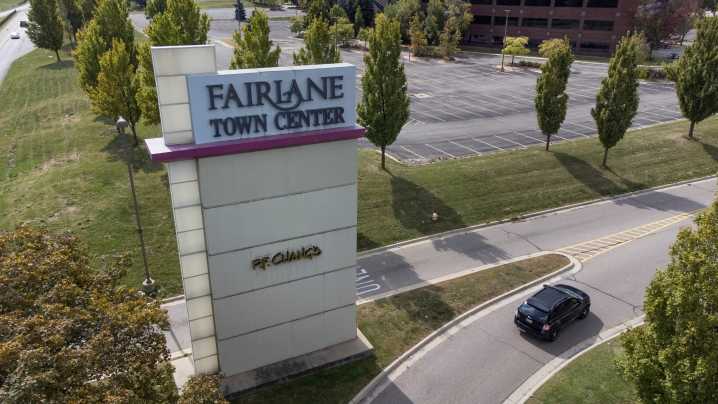 Fairlane mall never took down Christmas tree, prompting questions