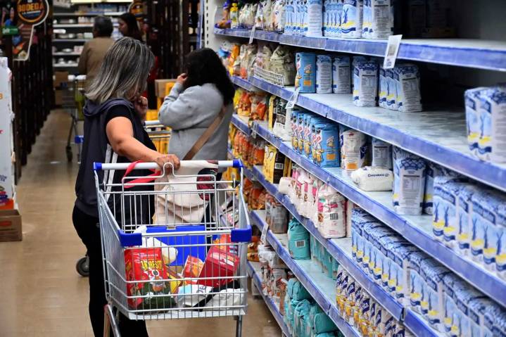 Consultoras aseguran que hubo deflación en el precio de los alimentos en la última semana