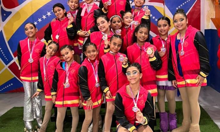 Club de Patinaje Sobre Ruedas Yairileth Guedez de San Diego en podio nacional