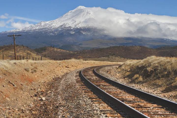 Firma de Slim y la española FCC ganan contrato para construir un tren de pasajeros