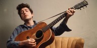 El Festival Folk de Newport revive en Venecia con imágenes inéditas de Bob Dylan y el retrato de una época