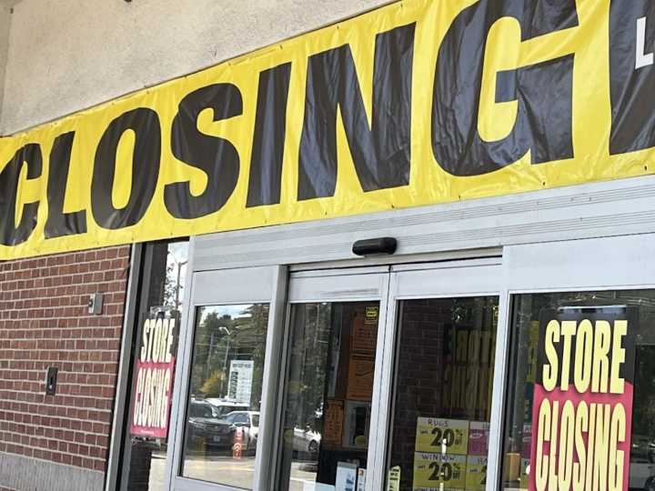 Pinstripes restaurant with bowling, bocce files Ch. 11 bankrupt, closing in Illinois, Maryland, Ohio, Minnesota