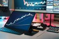 Bitcoin Retakes $112K, SOL hits 7-Month High as Economists Downplay Recession Fears