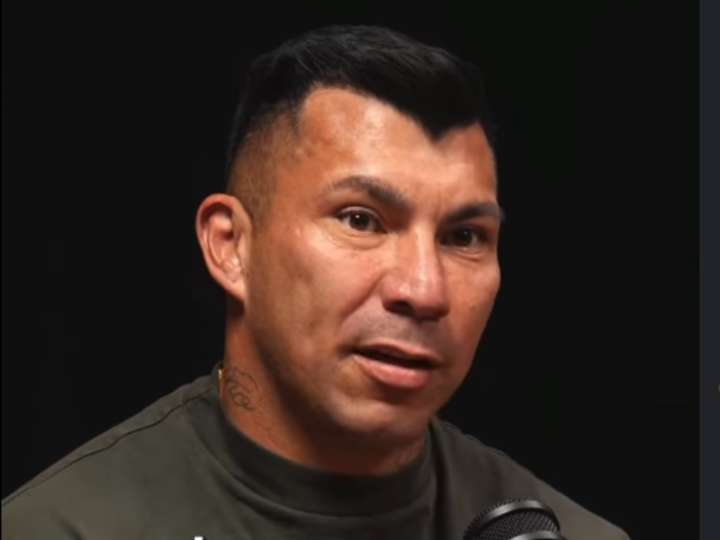 El lado más humano del ‘Pitbull’: Medel se emociona al hablar de su mamá