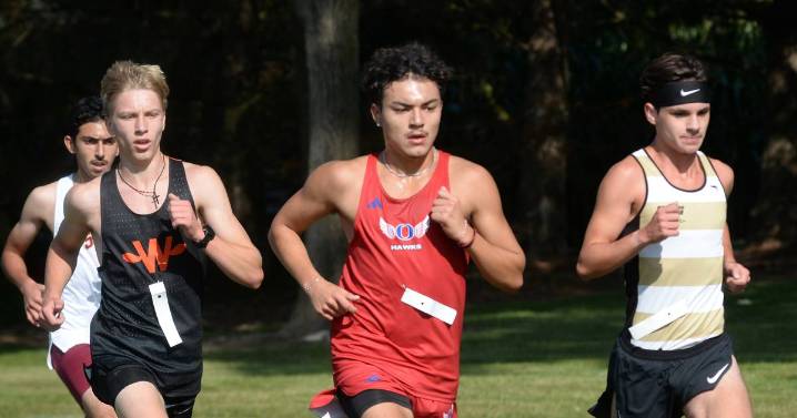 Oregon’s Daniel Gonzalez takes eighth at home meet, Anya Anaya leads Oregon girls