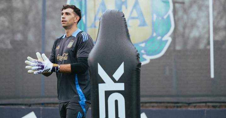 La inesperada visita que recibió el Dibu Martínez antes del partido de la Selección por las Eliminatorias