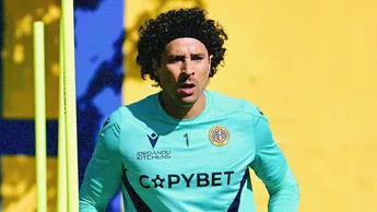 Sigue Ochoa sin bajar la cortina
