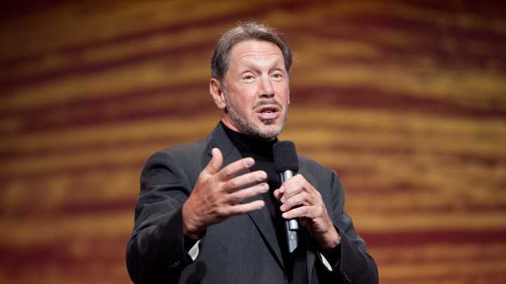 Quién es Larry Ellison, la persona que podría superar a Elon Musk y convertirse en el hombre más rico del mundo