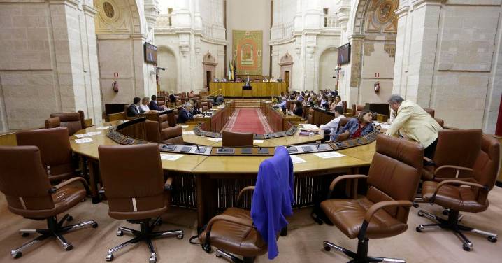 El Parlamento andaluz debate sobre incendios, salud y educación en el inicio del curso electoral